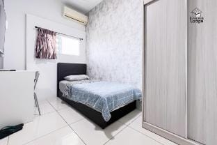 Single Bed/Wifi 1gb/AC/Android Tv/Pool/Gym Vacation rental in Federal Territory of Kuala Lumpur
