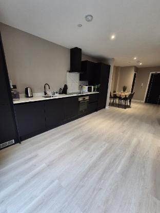 #23 Lux stylish 2 bed 2 bath with balcony NEC n12 Vacation rental in Solihull