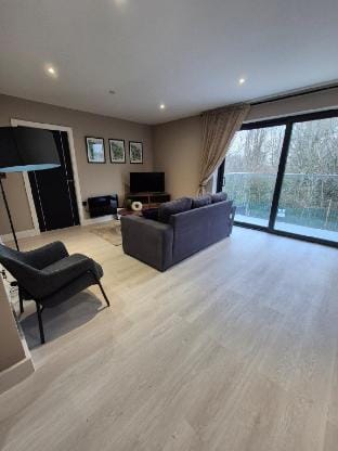 #23 Lux stylish 2 bed 2 bath with balcony NEC n12 Vacation rental in Solihull
