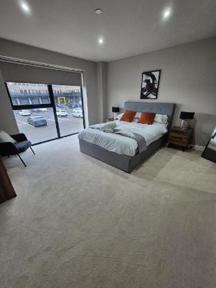 #22 Lux & Stylish 2 bed 2 bath Apart w balcony  11 Vacation rental in Solihull