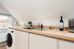 #38 Stylish Victoria Apartment 2, 1 Bdr sleeps 4. Vacation rental in Tamworth