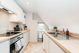 #38 Stylish Victoria Apartment 2, 1 Bdr sleeps 4. Vacation rental in Tamworth