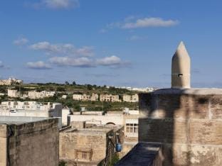 Historic Farmhouse with Courtyard and Rooftop Pool Vacation rental in Malta