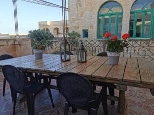 Historic Farmhouse with Courtyard and Rooftop Pool Vacation rental in Malta
