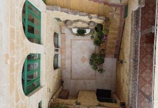 Historic Farmhouse with Courtyard and Rooftop Pool Vacation rental in Malta