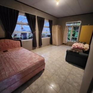 Rumah Bu Tari Vacation rental in West Java