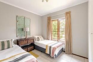 Tree Top Balcony| King Bed |1 km to Malls+Guatrain Vacation rental in Sandton