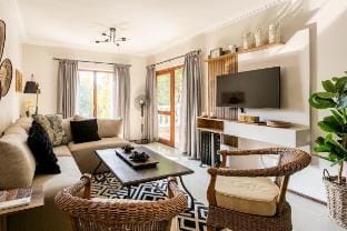 Balcony in Trees|1km to  Mandela Sq Vacation rental in Sandton