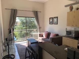 Sunninghill|Wi-Fi with Backup|Shops nearby Vacation rental in Sandton