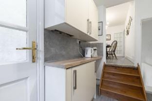 Central 3 Bedroom Home for 7 Guests Vacation rental in Cheltenham