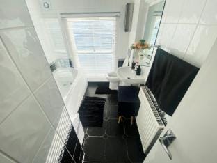 Stylish 3 BD  Prime Location  Fast train to London Vacation rental in Bromley