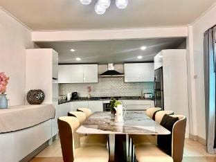 H7中天海滩50米台球桌 泡茶桌 游戏机 泳池独栋别墅 4卧4卫6床 Vacation rental in Pattaya City