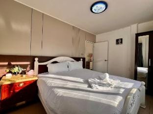 H7中天海滩50米台球桌 泡茶桌 游戏机 泳池独栋别墅 4卧4卫6床 Vacation rental in Pattaya City