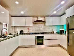 H7中天海滩50米台球桌 泡茶桌 游戏机 泳池独栋别墅 4卧4卫6床 Vacation rental in Pattaya City