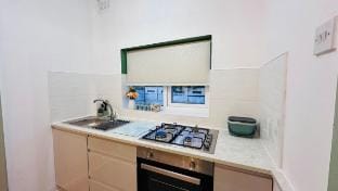 Finchley House- 4 BR House with Parking- Groups Vacation rental in Liverpool