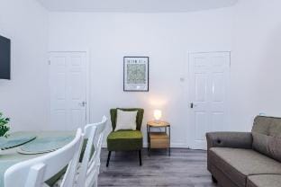Finchley House- 4 BR House with Parking- Groups Vacation rental in Liverpool