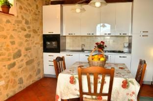 La Stalla | Tuscany 1BR Apt Pool & Vineyard Views Vacation rental in Emilia-Romagna