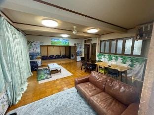 A まる一棟貸し切り&草津温泉&スキー場&湯畑熱帯圏車で5分！最大３０人宿泊可Whole House Vacation rental in Nagano Prefecture