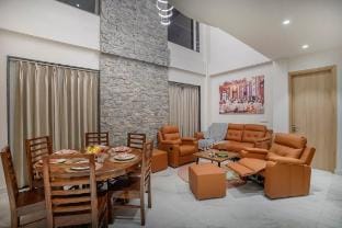 ScarlettPeaks |Luxe 4BHK w/HomeTheatre & Pooltable Vacation rental in Himachal Pradesh