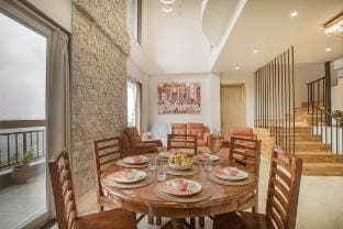 ScarlettPeaks |Luxe 4BHK w/HomeTheatre & Pooltable Vacation rental in Himachal Pradesh