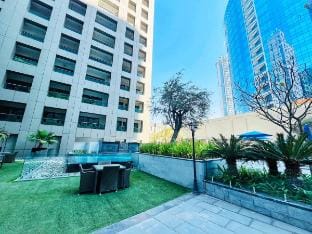 Luxe Studio, 10 min Walk to Business Bay Metro Vacation rental in Dubai
