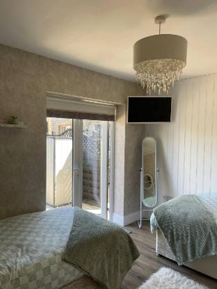staysolihull, large spacious corner house, Vacation rental in Solihull
