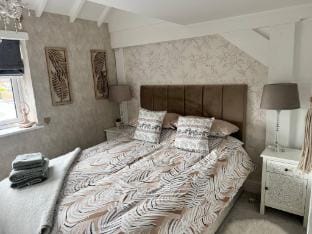 staysolihull, large spacious corner house, Vacation rental in Solihull