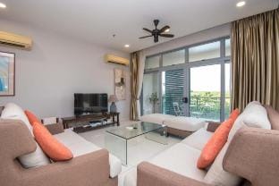 Modern 3BR Somerset Apt with Harbour View Vacation rental in Johor