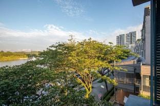 Modern 3BR Somerset Apt with Harbour View Vacation rental in Johor