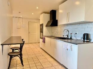 Workers Home • 8BR • 13 Beds • 2 Kitchens • 2 Bath Vacation rental in Gothenburg