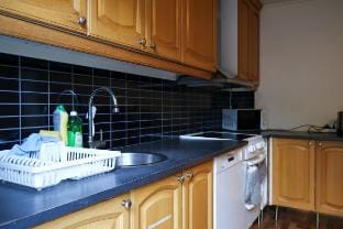 Workers • 8BR • 13 Beds • 2 Kitchens• Parking Vacation rental in Västra Götaland County