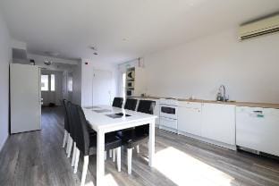 Workers • 12 Guests • 6 BR • 7 Bath • Parking Vacation rental in Västra Götaland County