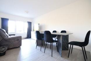 Workers • 8BR • 13 Beds • 2 Kitchens• Parking Vacation rental in Västra Götaland County