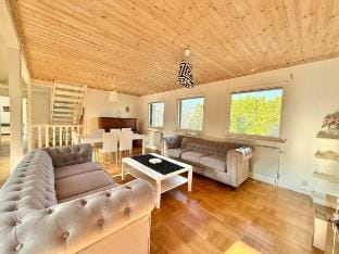 Workers • 18 Beds • 9BR •3 Bath • Garage • All-inc Vacation rental in Gothenburg