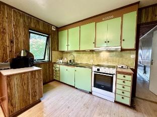 Workers • 7BR • 2Bath • Volvo • Parking • All-inc Vacation rental in Gothenburg