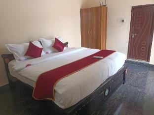 Spacious Top Floor Stay with 2 Beds & Kitchen Vacation rental in Tirupati