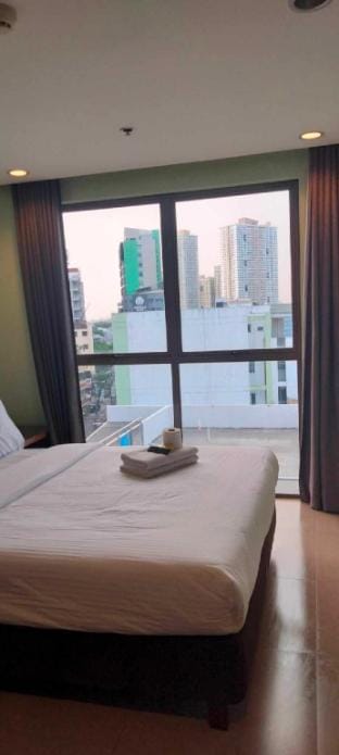 Spacious Studio Apartment B505 Vacation rental in Makati