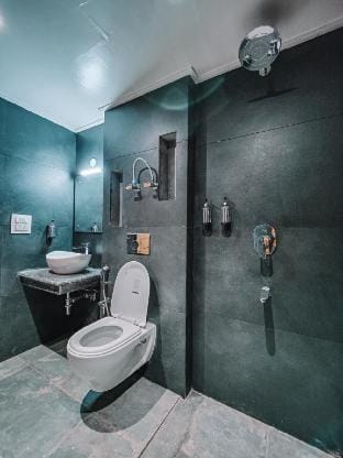 Stone Theme @NinYanWays Boutique Stay Vacation rental in Manali