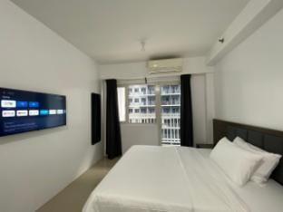 Shore - Spacious Room with Balcony - 52D Vacation rental in Pasay