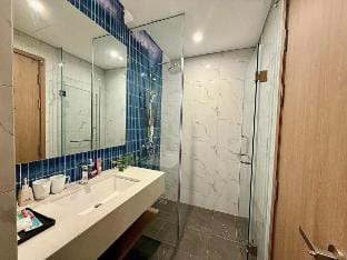 Luxury studio ICON40, cheap, new ,Bai Chay Ha Long Vacation rental in Laos