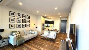 Swanky 2 bed apt with parking - Easy city access Vacation rental in Sydney
