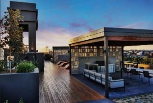 Swanky 2 bed apt with parking - Easy city access Vacation rental in Sydney
