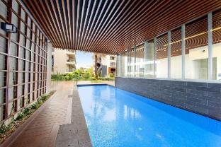 LUXE Waterloo 1 bed with parking, gym & pool Vacation rental in Sydney