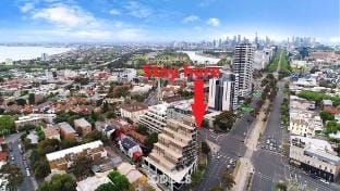 St Kilda vibes City views - Airy 1 bed sleeps 2-4 Vacation rental in Saint Kilda