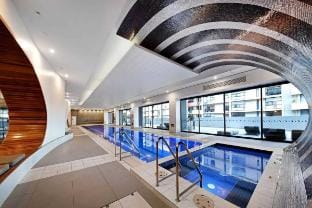 Sky-high South Yarra luxury 2 bed sleeping up to 4 Vacation rental in Melbourne