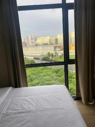 Gentry Manor 1BR with Balcony Near Okada - 6A Vacation rental in Pasay