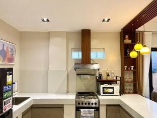 Cocoon 4BR-Near Barreto&Baloy Beach/SBMA own pool Vacation rental in Olongapo