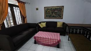 Makcik house Vacation rental in Bandung
