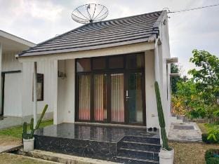 Guest House Sadamantra Syariah Vacation rental in West Java