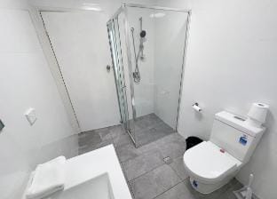 Sunrise Apt 1 · Spacious 2BR ·Ground Floor Retreat Vacation rental in Surfers Paradise